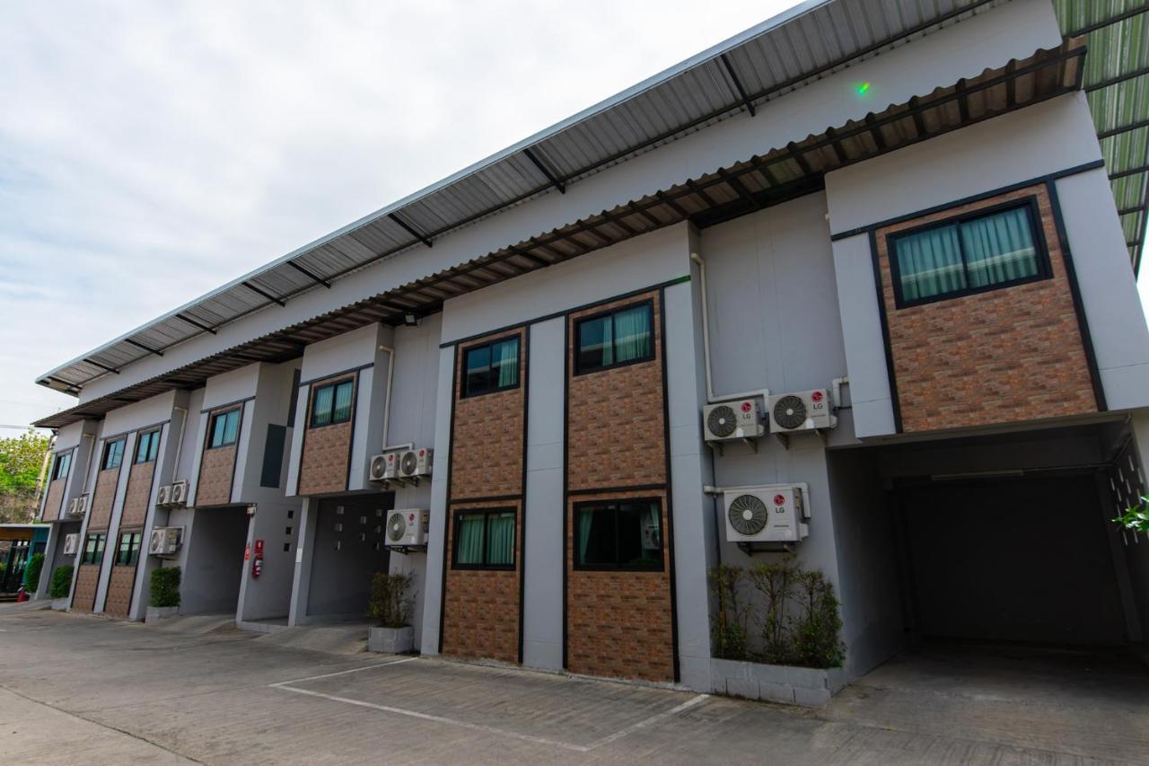 Matini Klong1 Hotel Rangsit Bagian luar foto